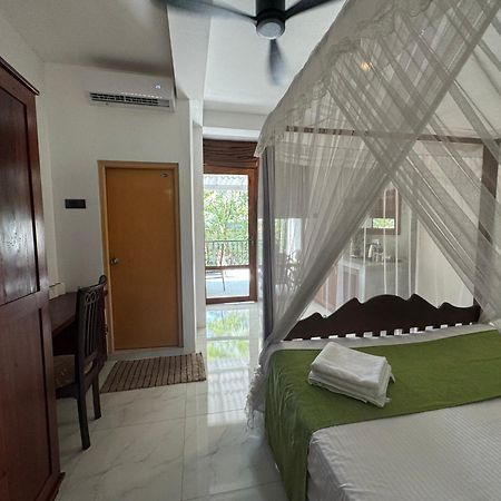 Brinkhouse Guesthouse , Unawatuna Beach Экстерьер фото