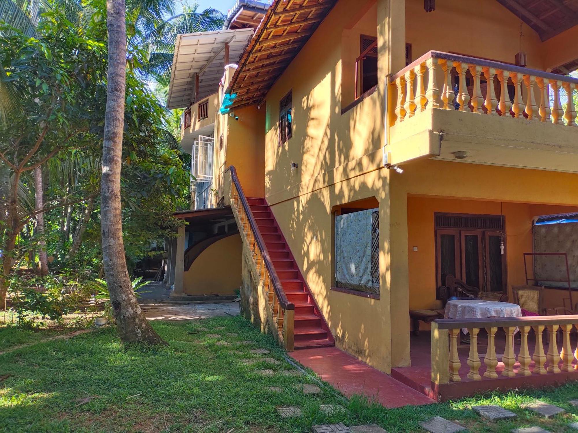 Brinkhouse Guesthouse , Unawatuna Beach Экстерьер фото