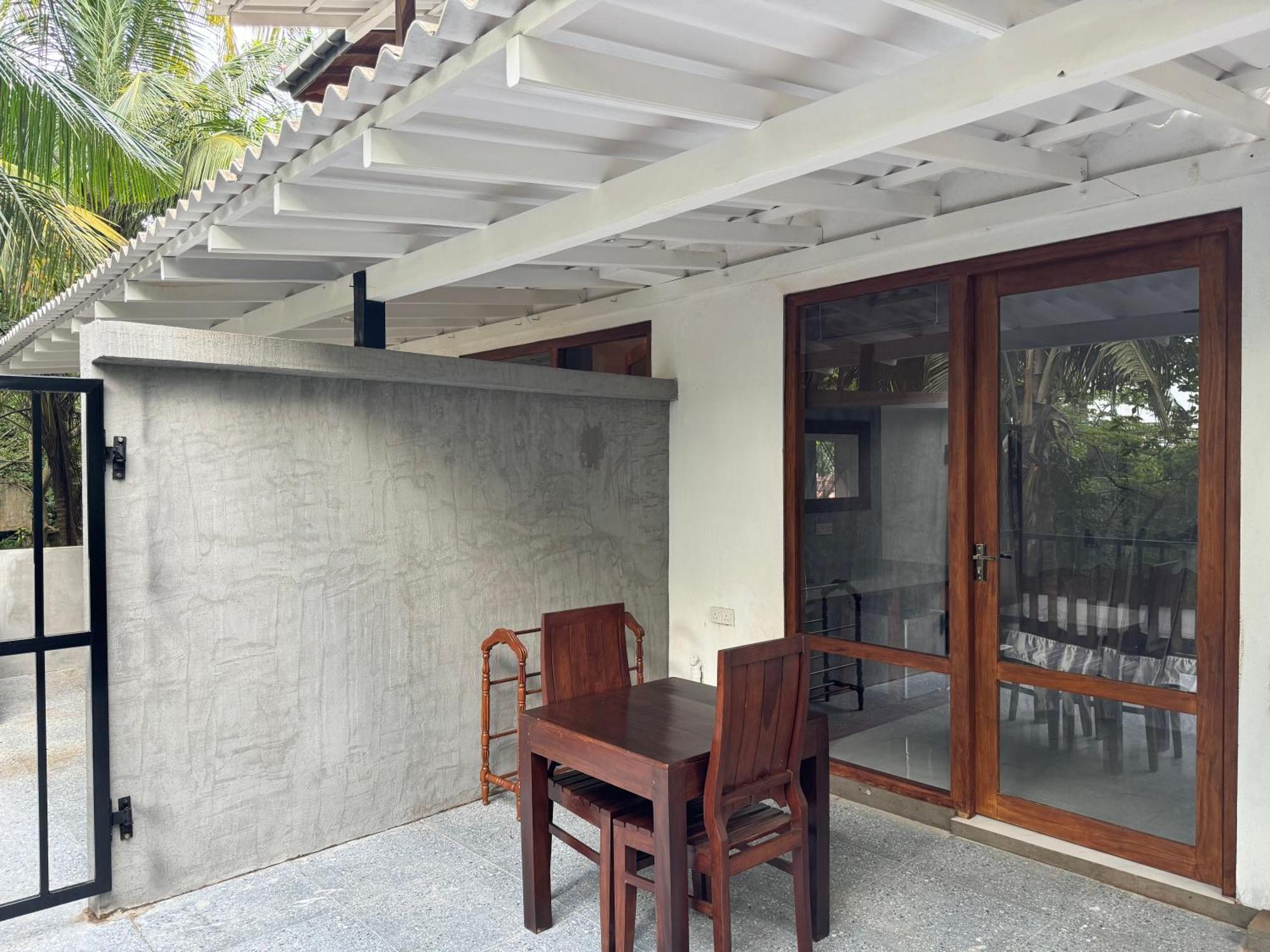 Brinkhouse Guesthouse , Unawatuna Beach Экстерьер фото