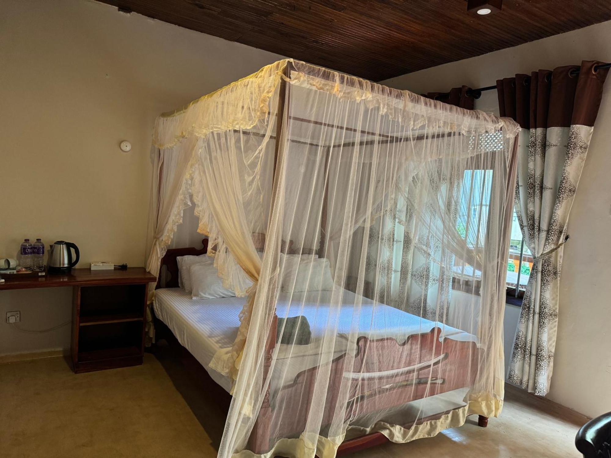 Brinkhouse Guesthouse , Unawatuna Beach Экстерьер фото