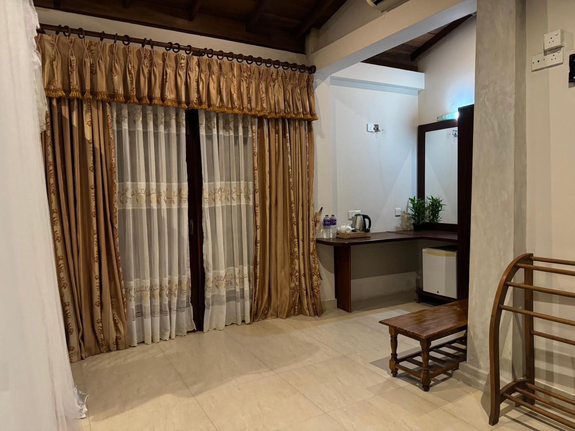 Brinkhouse Guesthouse , Unawatuna Beach Экстерьер фото