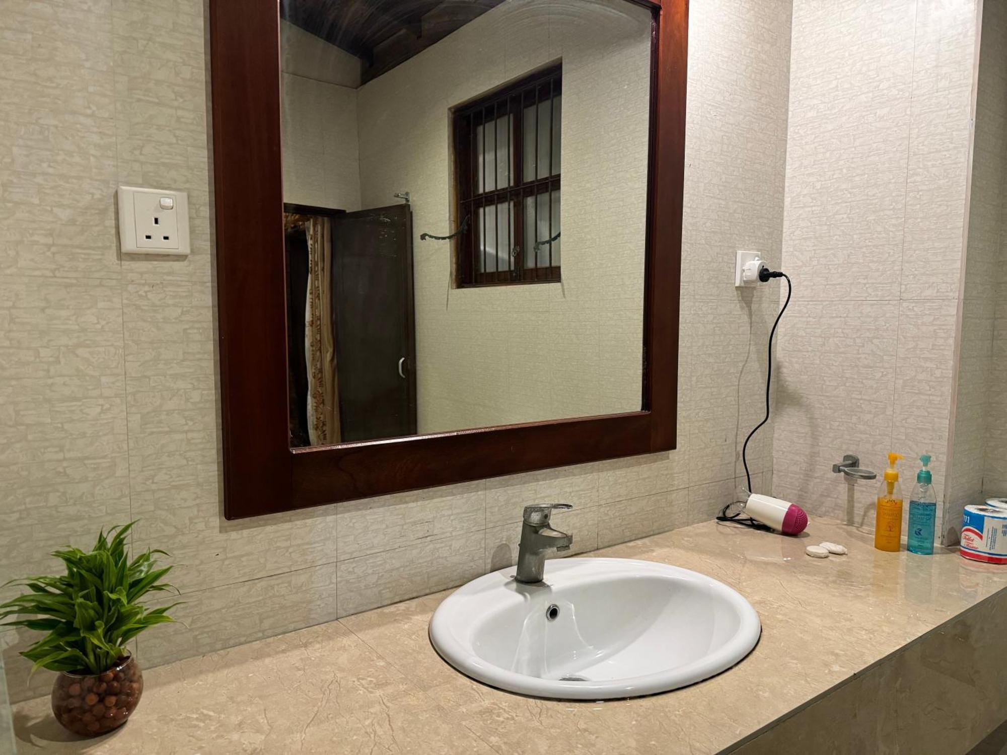 Brinkhouse Guesthouse , Unawatuna Beach Экстерьер фото