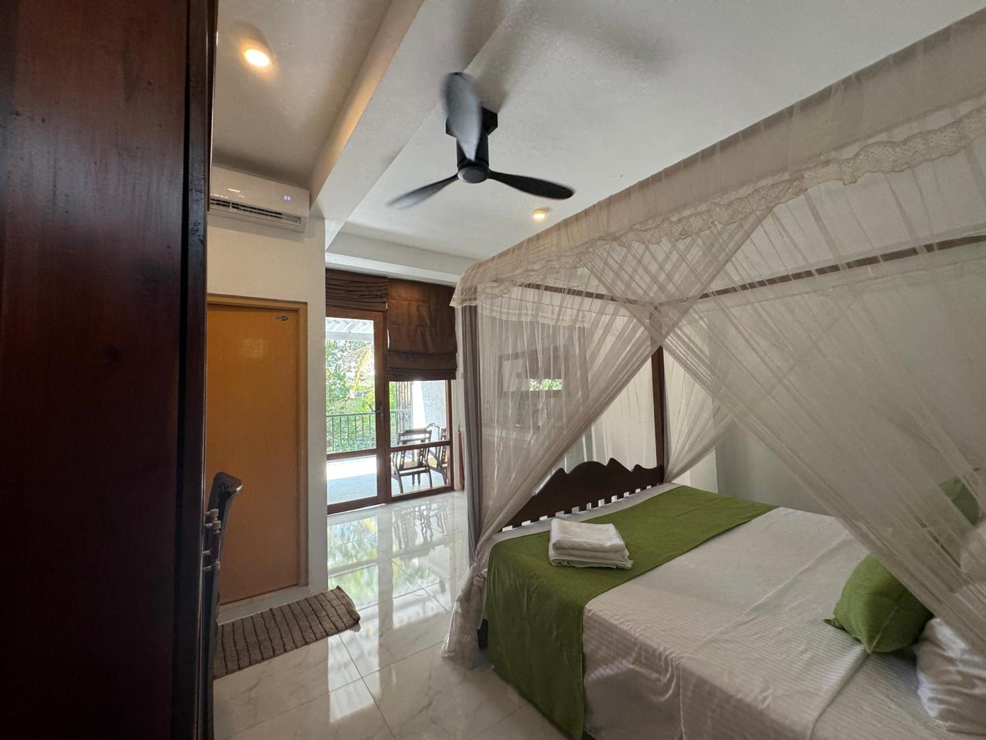 Brinkhouse Guesthouse , Unawatuna Beach Экстерьер фото