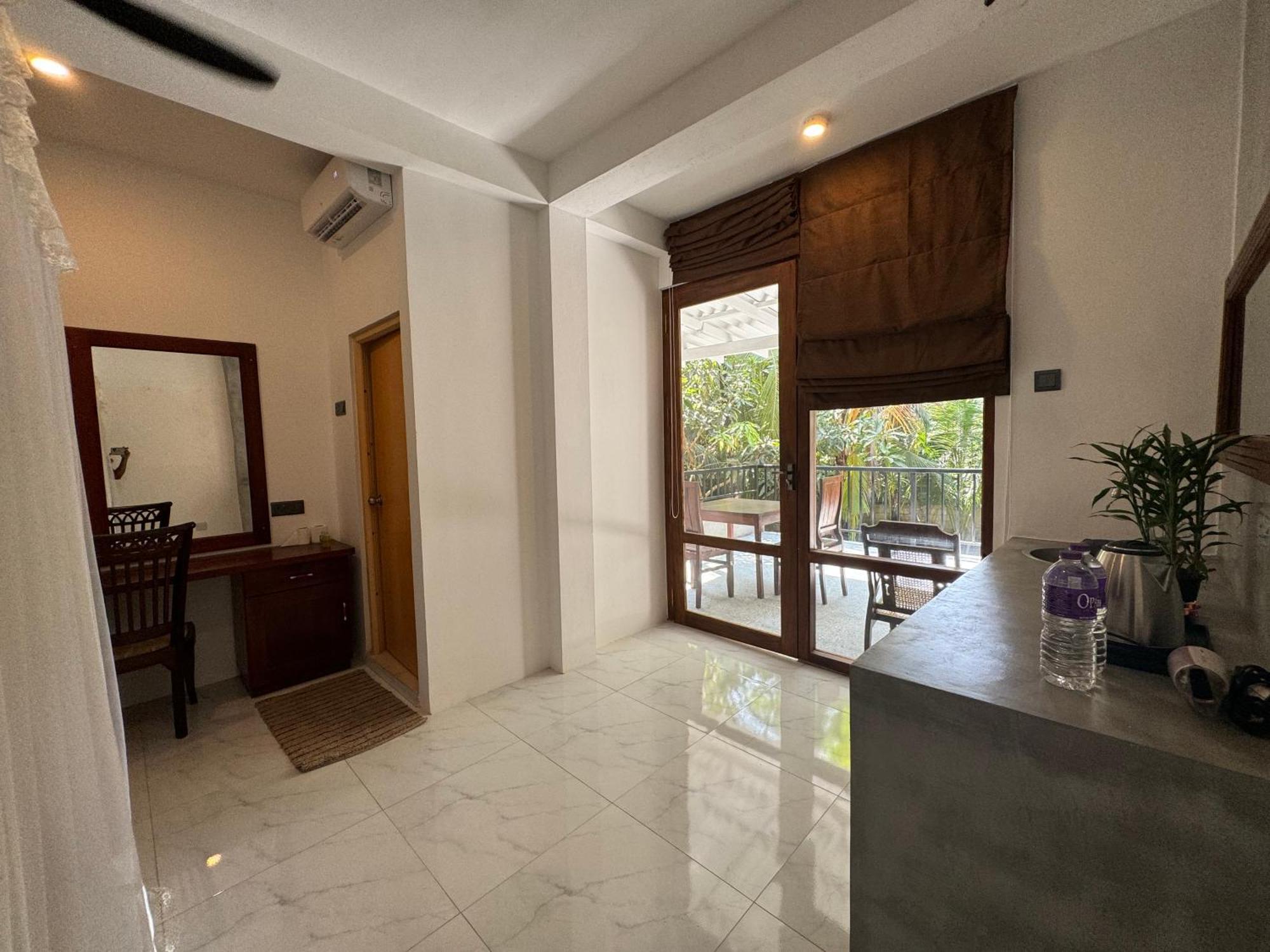 Brinkhouse Guesthouse , Unawatuna Beach Экстерьер фото