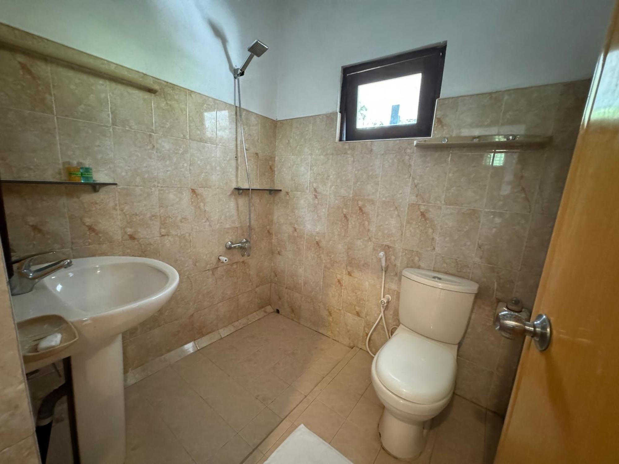 Brinkhouse Guesthouse , Unawatuna Beach Экстерьер фото