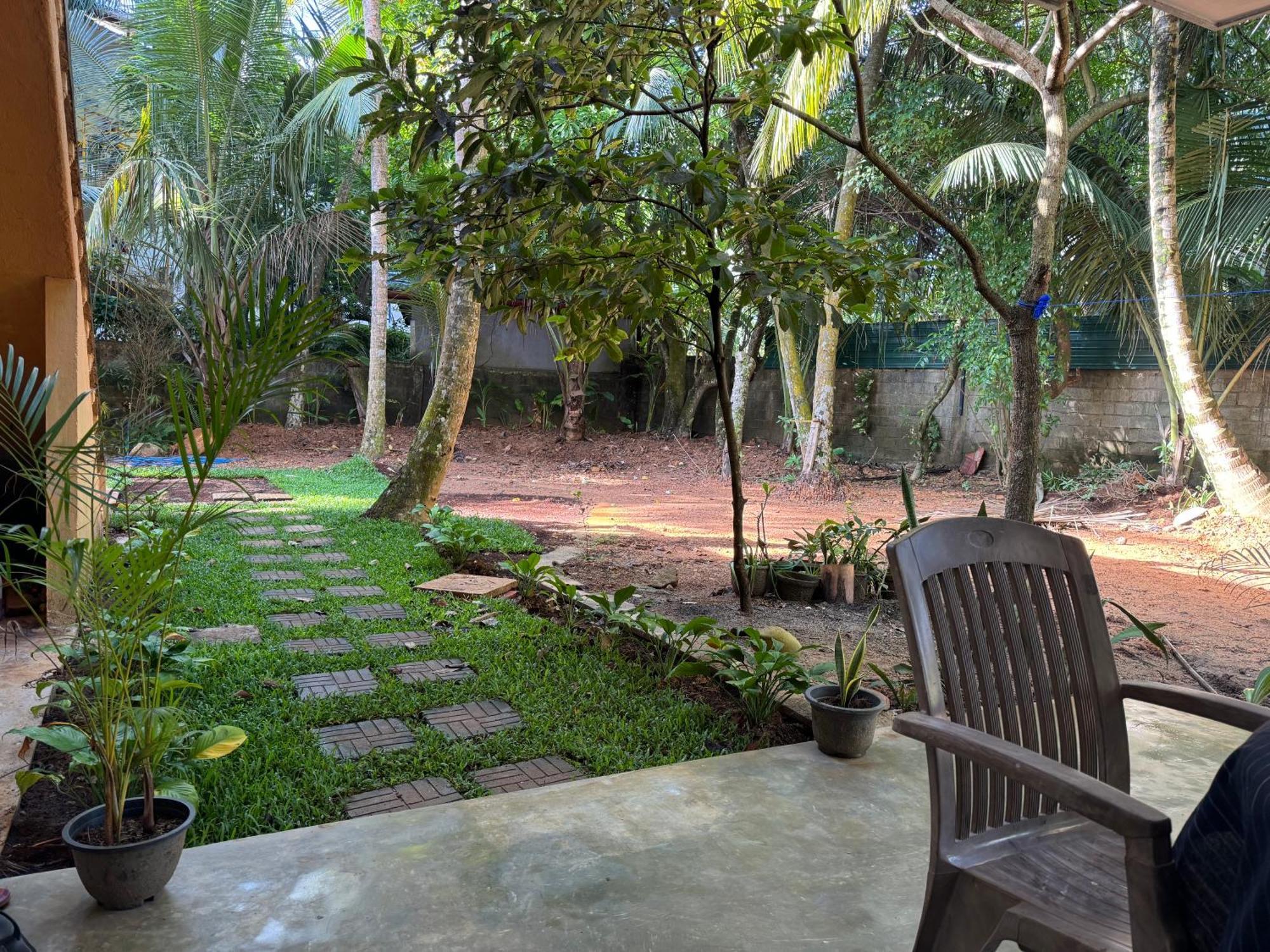 Brinkhouse Guesthouse , Unawatuna Beach Экстерьер фото